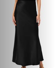 Load image into Gallery viewer, Monroe Satín Teygjupils Stærðir EU 36-46