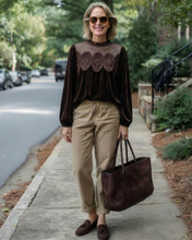 Load image into Gallery viewer, Naomi Velvet Toppur Brown