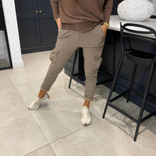 Load image into Gallery viewer, Ítalskar Magic Cargo Buxur