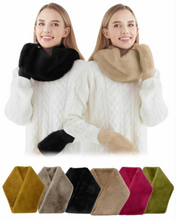 Load image into Gallery viewer, Skinnkragi Faux Fur
