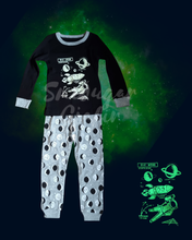 Load image into Gallery viewer, Glow Náttföt Astro
