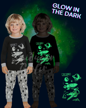 Load image into Gallery viewer, Glow Náttföt Astro
