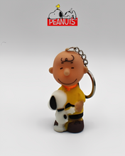 Load image into Gallery viewer, Moomin - Snoopy Ljósa Lyklakippur
