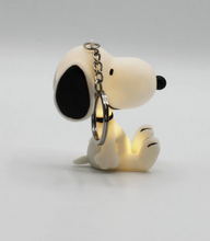 Load image into Gallery viewer, Moomin - Snoopy Ljósa Lyklakippur
