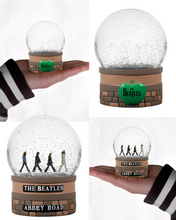 Load image into Gallery viewer, Bítlarnir Abbey Road Snowglobe
