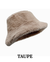 Load image into Gallery viewer, Faux Fur Bucket Hattur
