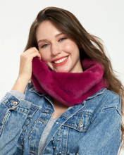 Load image into Gallery viewer, Skinnkragi Faux Fur
