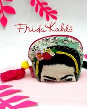 Load image into Gallery viewer, Frida Kahlo I Paint Flowers Snyrtibudda

