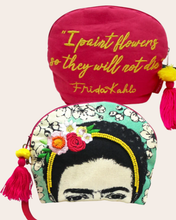 Load image into Gallery viewer, Frida Kahlo I Paint Flowers Snyrtibudda
