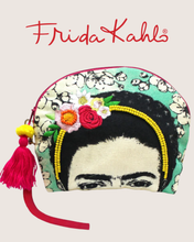 Load image into Gallery viewer, Frida Kahlo I Paint Flowers Snyrtibudda
