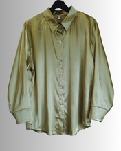 Load image into Gallery viewer, YHM Polyester Satin Skyrta Ein stærð 38-44
