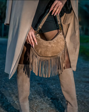 Load image into Gallery viewer, Revi Ítölsk Rúskinnstaska 2 Litir
