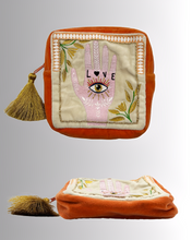 Load image into Gallery viewer, Evil Eye Inked Sléttflauel Snyrtitaska
