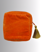 Load image into Gallery viewer, Evil Eye Inked Sléttflauel Snyrtitaska
