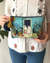 Load image into Gallery viewer, Moomin Sléttflauel/Canvas Snyrtitaska
