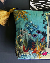 Load image into Gallery viewer, Moomin Sléttflauel/Canvas Snyrtitaska
