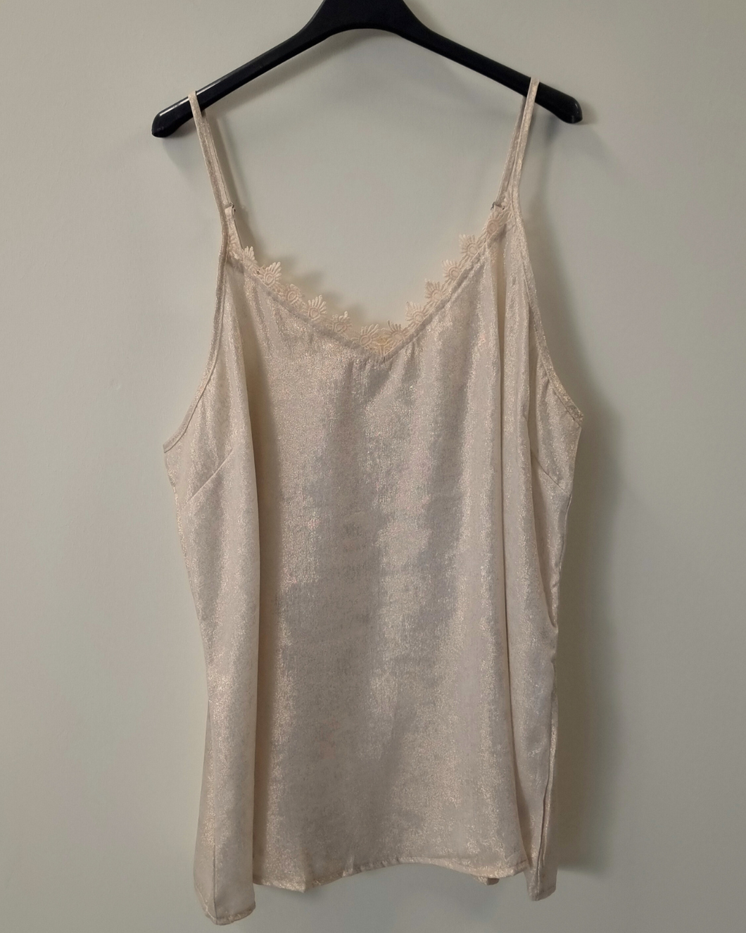 Christy Metallic Blúndutoppur Stærðir EU 42-50