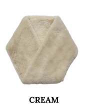 Load image into Gallery viewer, Skinnkragi Faux Fur
