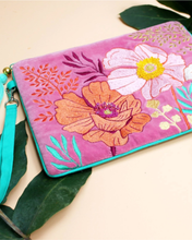 Load image into Gallery viewer, Posy Pink Sléttflauel Snyrtitaska

