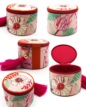 Load image into Gallery viewer, Posy Pink Skartgripabox
