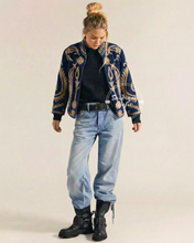 Load image into Gallery viewer, Arvin Velvet Jakki Blue Jay
