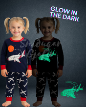 Load image into Gallery viewer, Glow Náttföt Airplane
