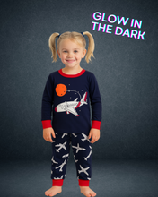 Load image into Gallery viewer, Glow Náttföt Airplane

