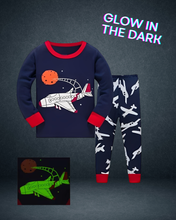 Load image into Gallery viewer, Glow Náttföt Airplane
