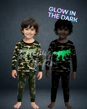 Load image into Gallery viewer, Glow Náttföt Dino
