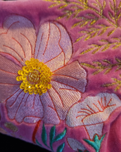 Load image into Gallery viewer, Posy Pink Sléttflauel Snyrtitaska
