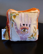 Load image into Gallery viewer, Evil Eye Inked Sléttflauel Snyrtitaska
