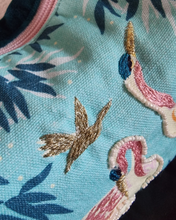 Load image into Gallery viewer, Crane Snyrtitaska
