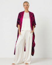 Load image into Gallery viewer, Handlitaður Kimono
