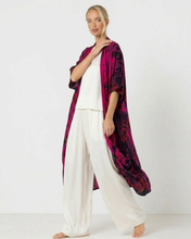 Load image into Gallery viewer, Handlitaður Kimono
