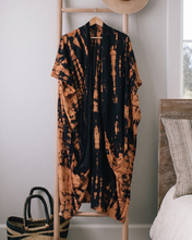 Load image into Gallery viewer, Handlitaður Kimono
