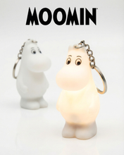 Load image into Gallery viewer, Moomin - Snoopy Ljósa Lyklakippur

