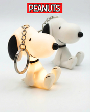 Load image into Gallery viewer, Moomin - Snoopy Ljósa Lyklakippur
