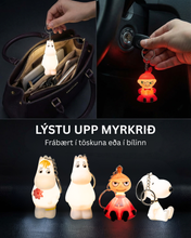 Load image into Gallery viewer, Moomin - Snoopy Ljósa Lyklakippur
