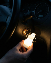 Load image into Gallery viewer, Moomin - Snoopy Ljósa Lyklakippur
