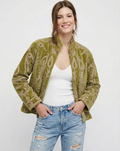 Load image into Gallery viewer, Arvin Velvet Jakki Olive
