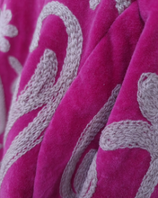 Load image into Gallery viewer, Arvin Velvet Jakki Dark Pink
