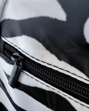 Load image into Gallery viewer, Taska Zebra
