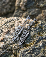 Load image into Gallery viewer, Pluma Eyrnalokkar
