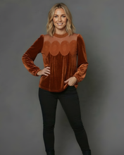 Load image into Gallery viewer, Naomi Velvet Toppur Spice
