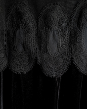 Load image into Gallery viewer, Naomi Velvet Toppur Black
