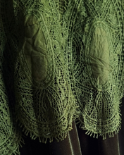 Load image into Gallery viewer, Naomi Velvet Toppur Army Green
