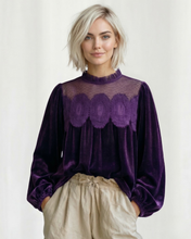 Load image into Gallery viewer, Naomi Velvet Toppur Purple
