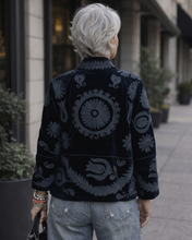 Load image into Gallery viewer, Asha Velvet jakki Black
