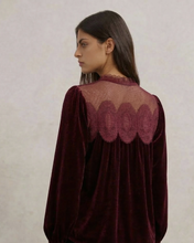 Load image into Gallery viewer, Naomi Velvet Toppur Wine
