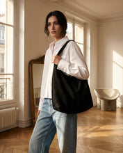 Load image into Gallery viewer, Aponi Ítalskur Rúskinnspoki Nero
